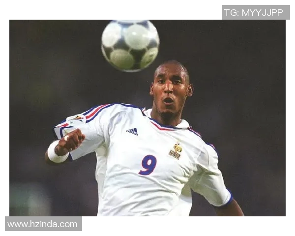 足球场上的独行侠 解析那些不拘一格的独狼球星